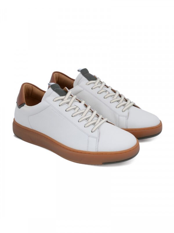 AMBITIOUS SNEACKERS